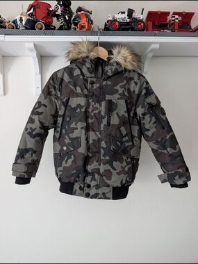 Green and Brown Camo Quilted Jacket Size M/10 So Many Pockets And So Warm